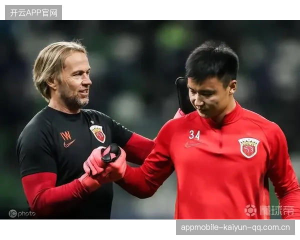 守门员教练盛赞新秀心理素质，潜力值直线上升，开启未来无限可能