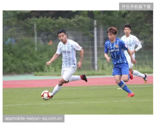 陶强龙首发踢前锋：战术思维的“失误”与球队发展的“误区”